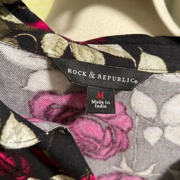 EUC Rock & Republic Adjustable Long Sleeved Button Down Top Size Medium #96 - Picture 5 of 6